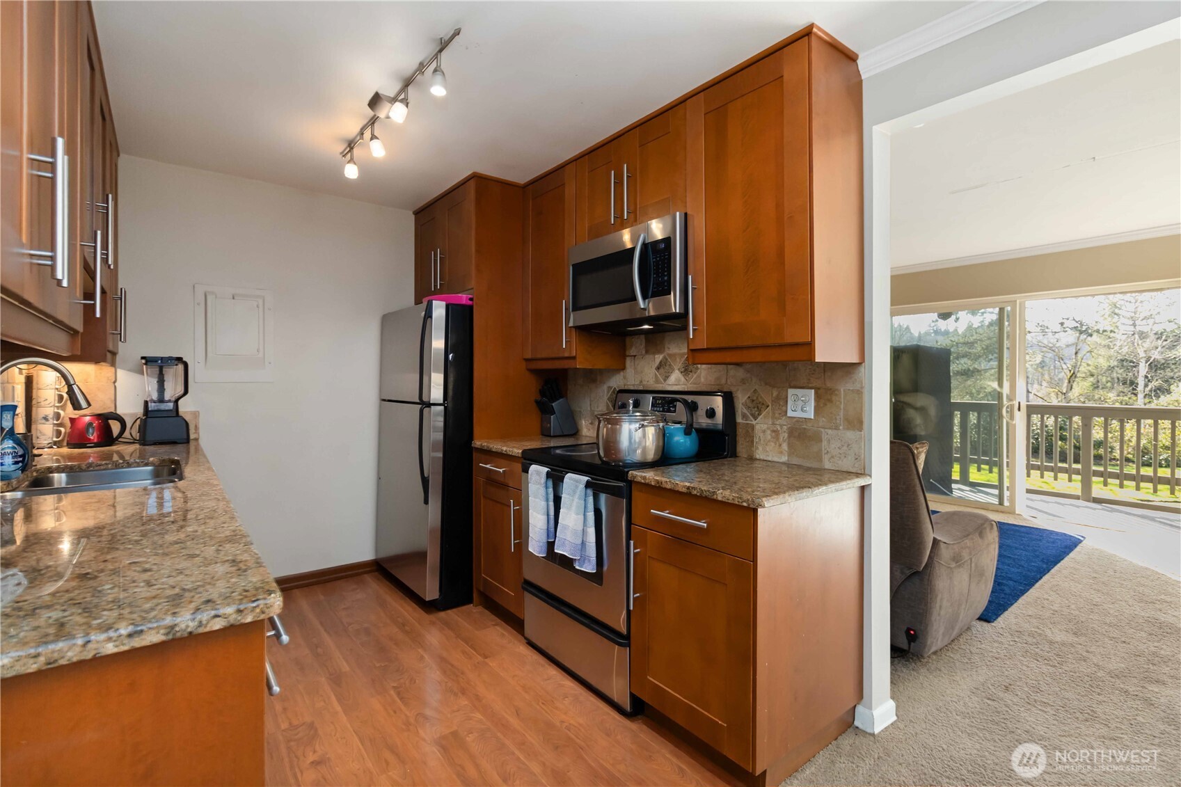2500 81st Ave SE #319, Mercer Island, WA 98040