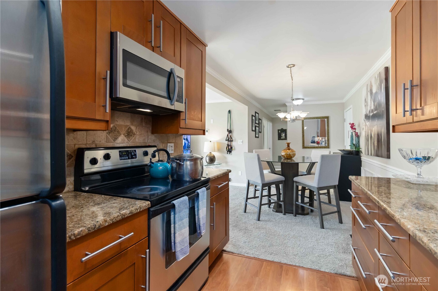 2500 81st Ave SE #319, Mercer Island, WA 98040