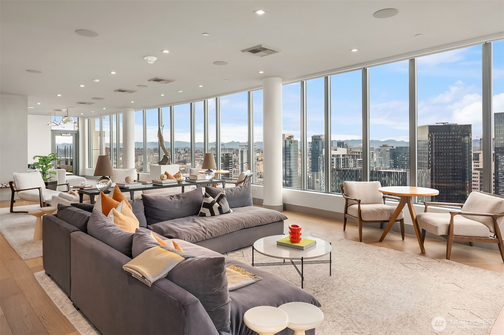 2510 6th Avenue #1401, Seattle, WA 98121