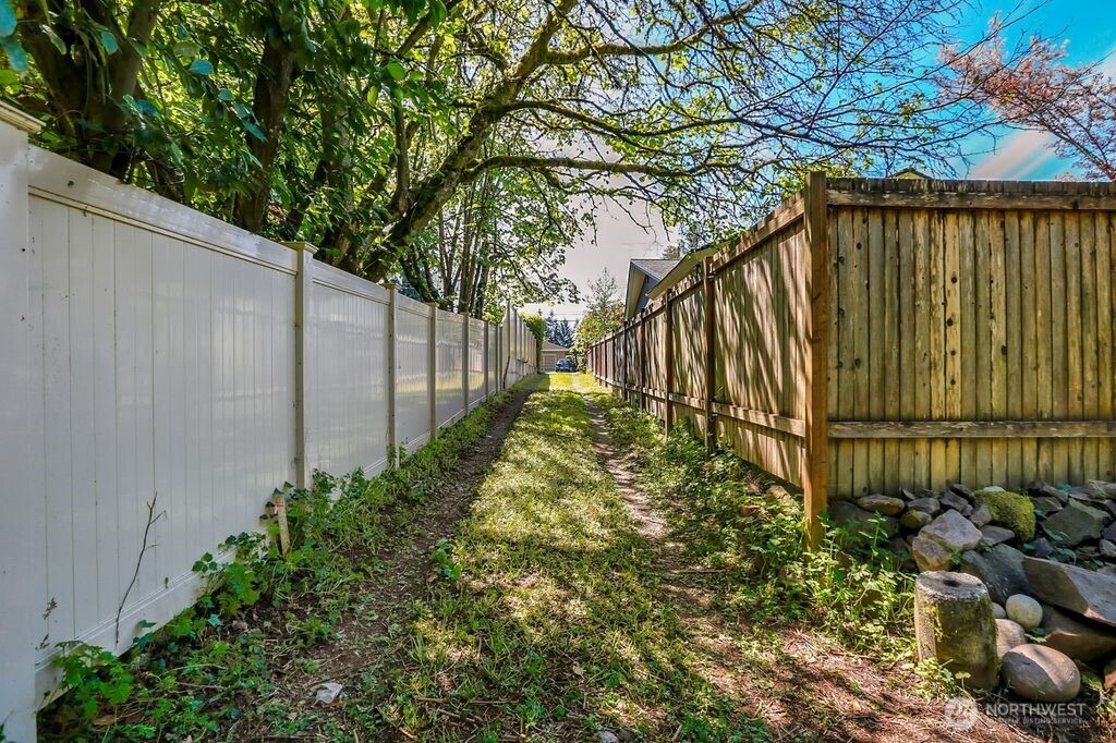 15712 Greenwood Avenue N, Shoreline, WA 98133