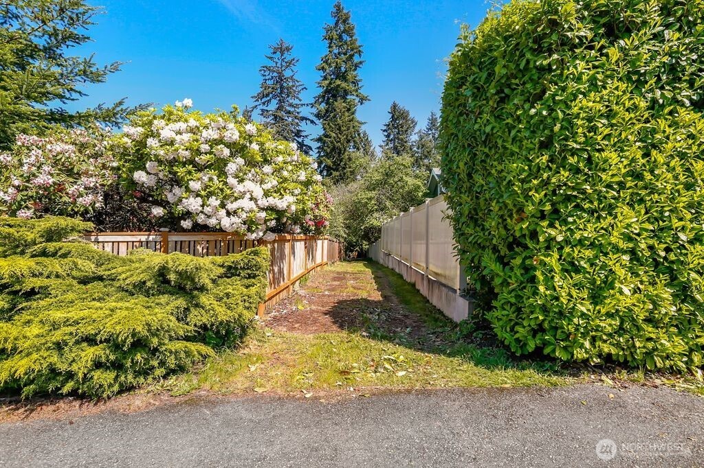 15712 Greenwood Avenue N, Shoreline, WA 98133