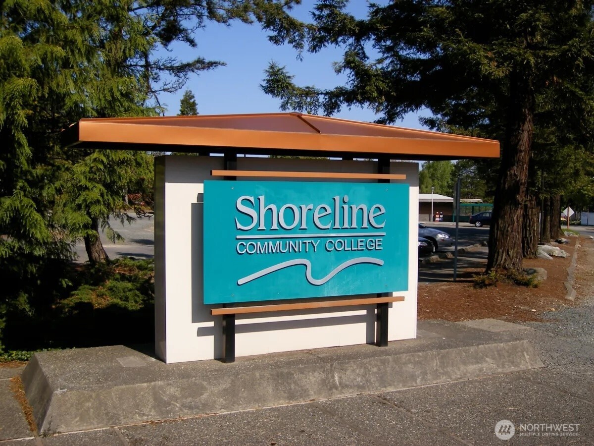 15712 Greenwood Avenue N, Shoreline, WA 98133