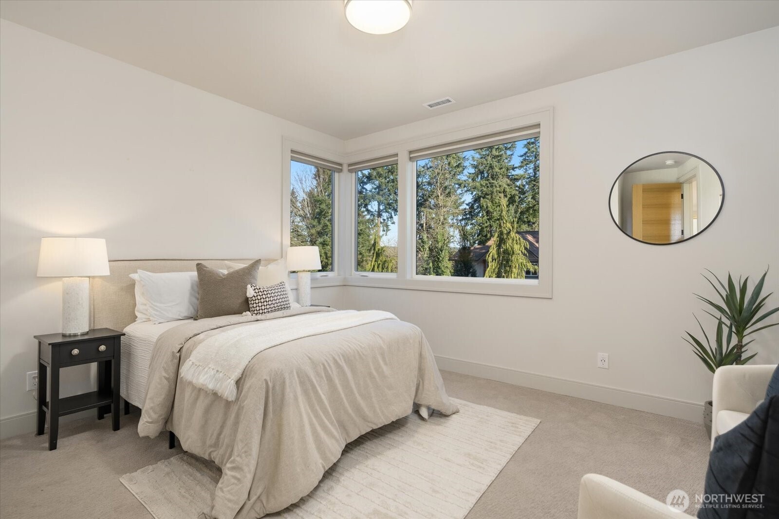 1717 99th Avenue NE, Bellevue, WA 98004-2614