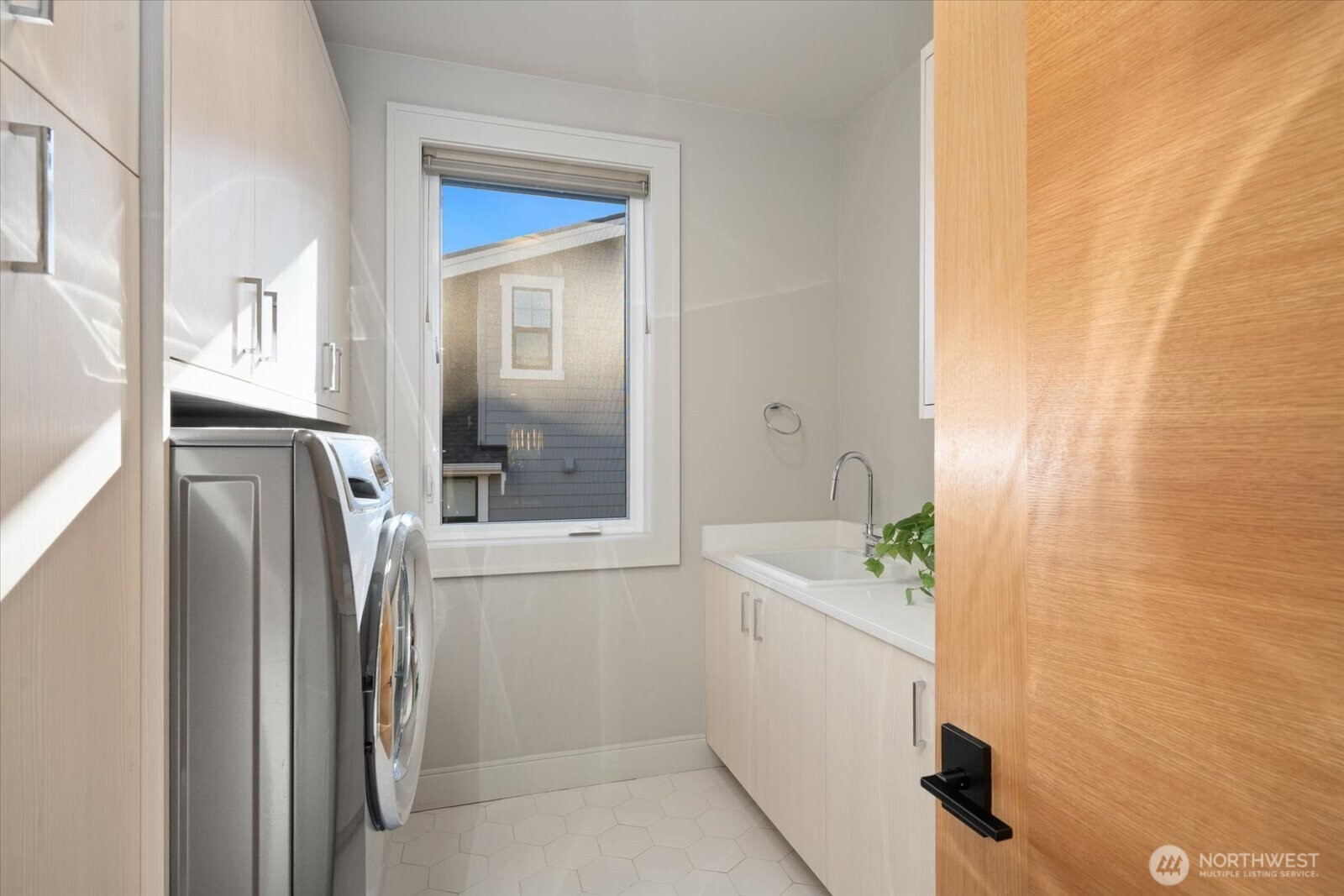 1717 99th Avenue NE, Bellevue, WA 98004-2614