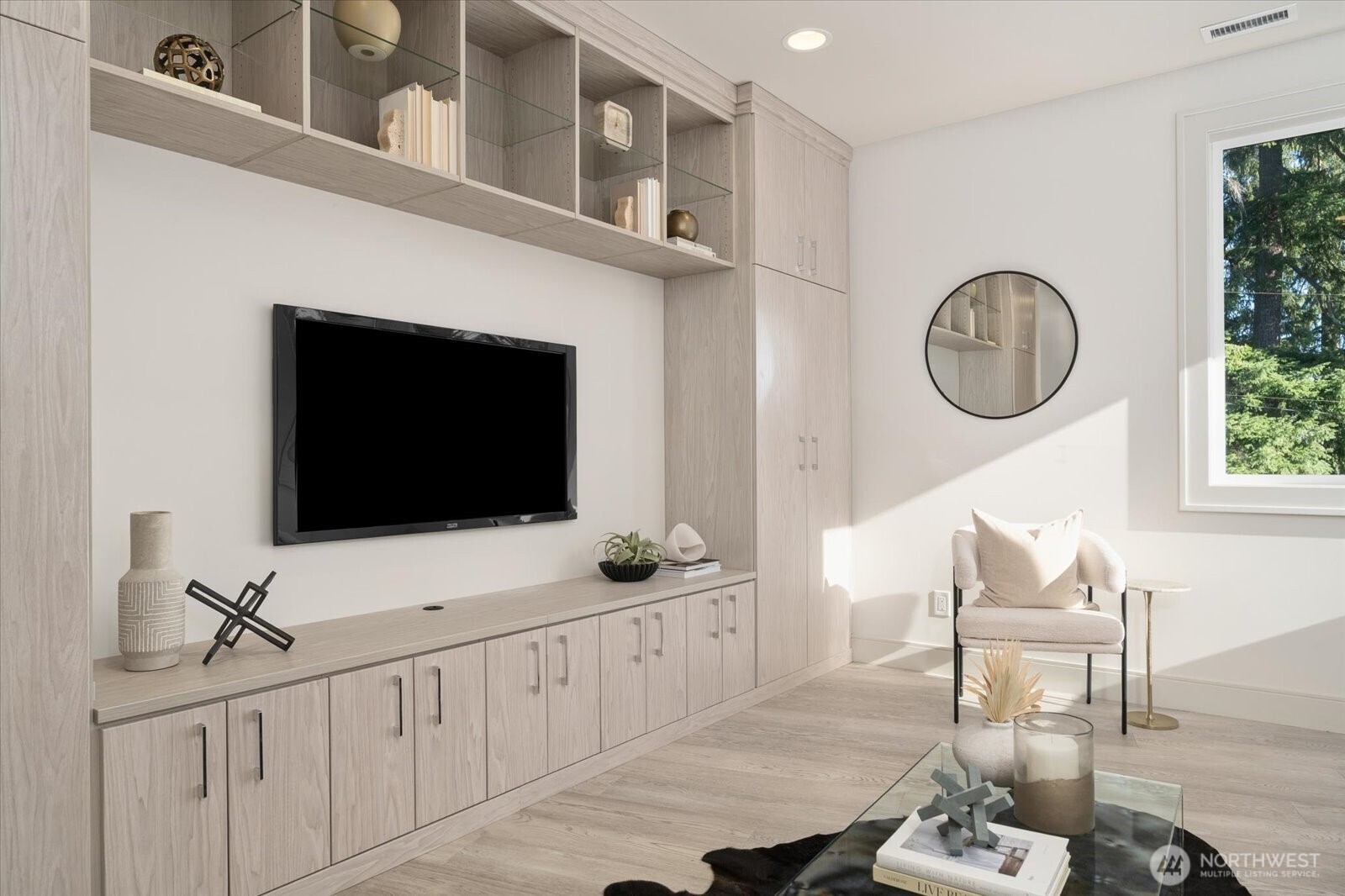 1717 99th Avenue NE, Bellevue, WA 98004-2614