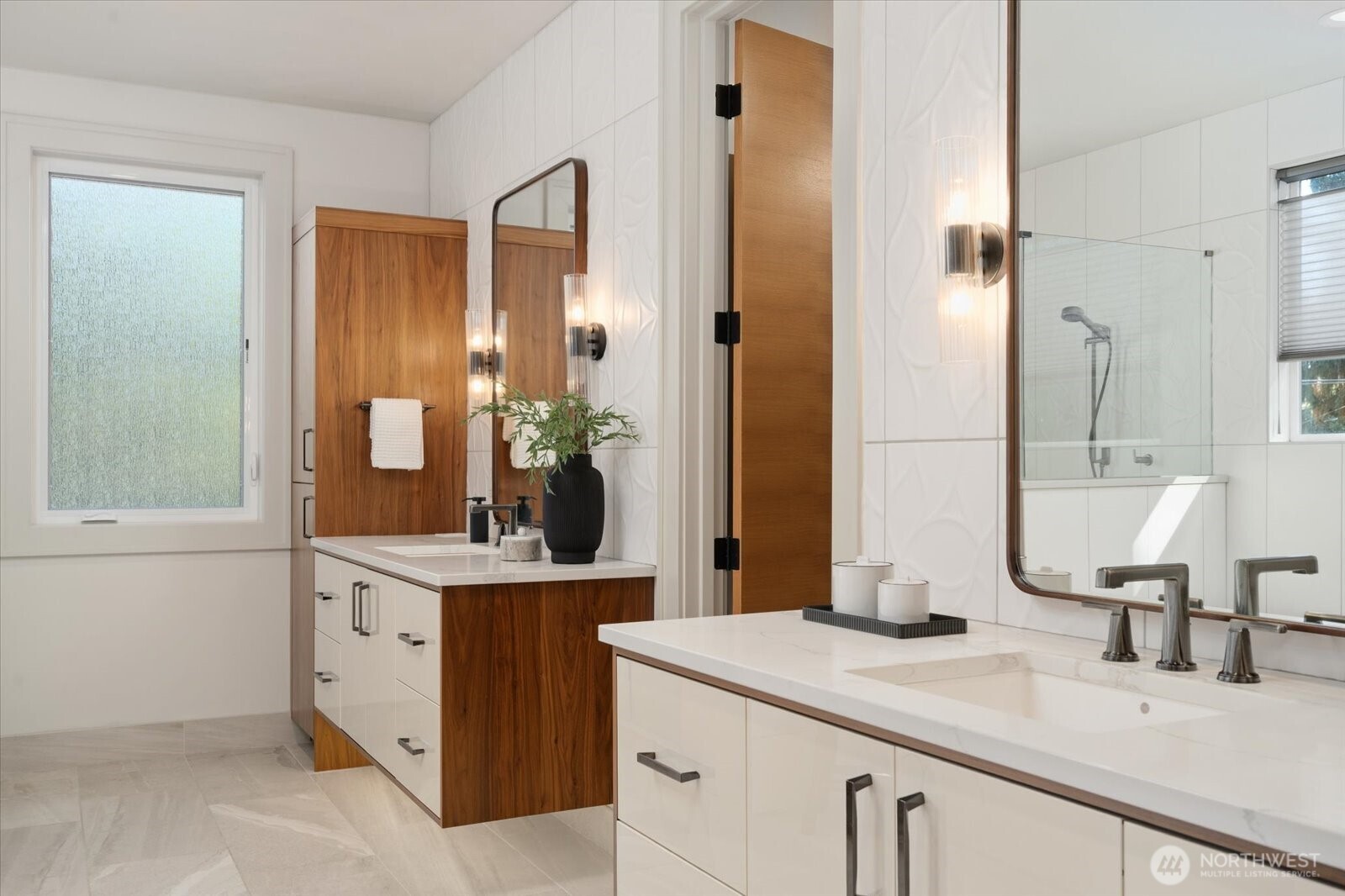 1717 99th Avenue NE, Bellevue, WA 98004-2614