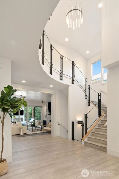 1717 99th Avenue NE, Bellevue, WA 98004-2614 - Photo 3