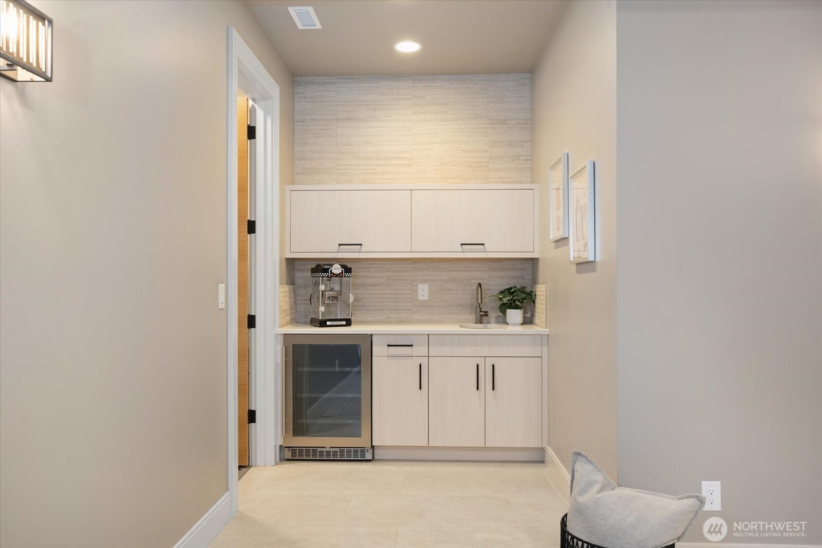 1717 99th Avenue NE, Bellevue, WA 98004-2614