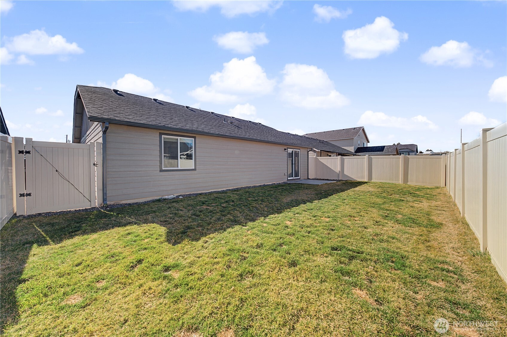 1118 W Sequoia Road , Moses Lake, WA 98837