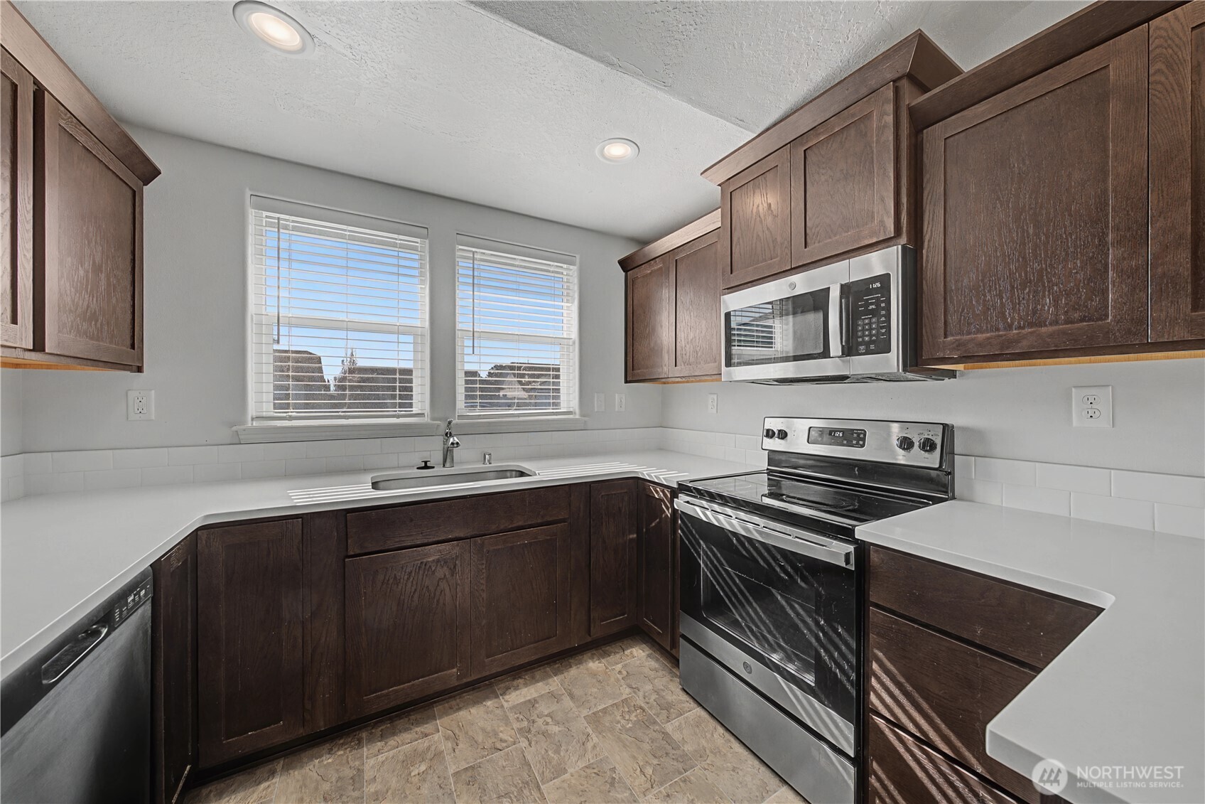 1118 W Sequoia Road , Moses Lake, WA 98837