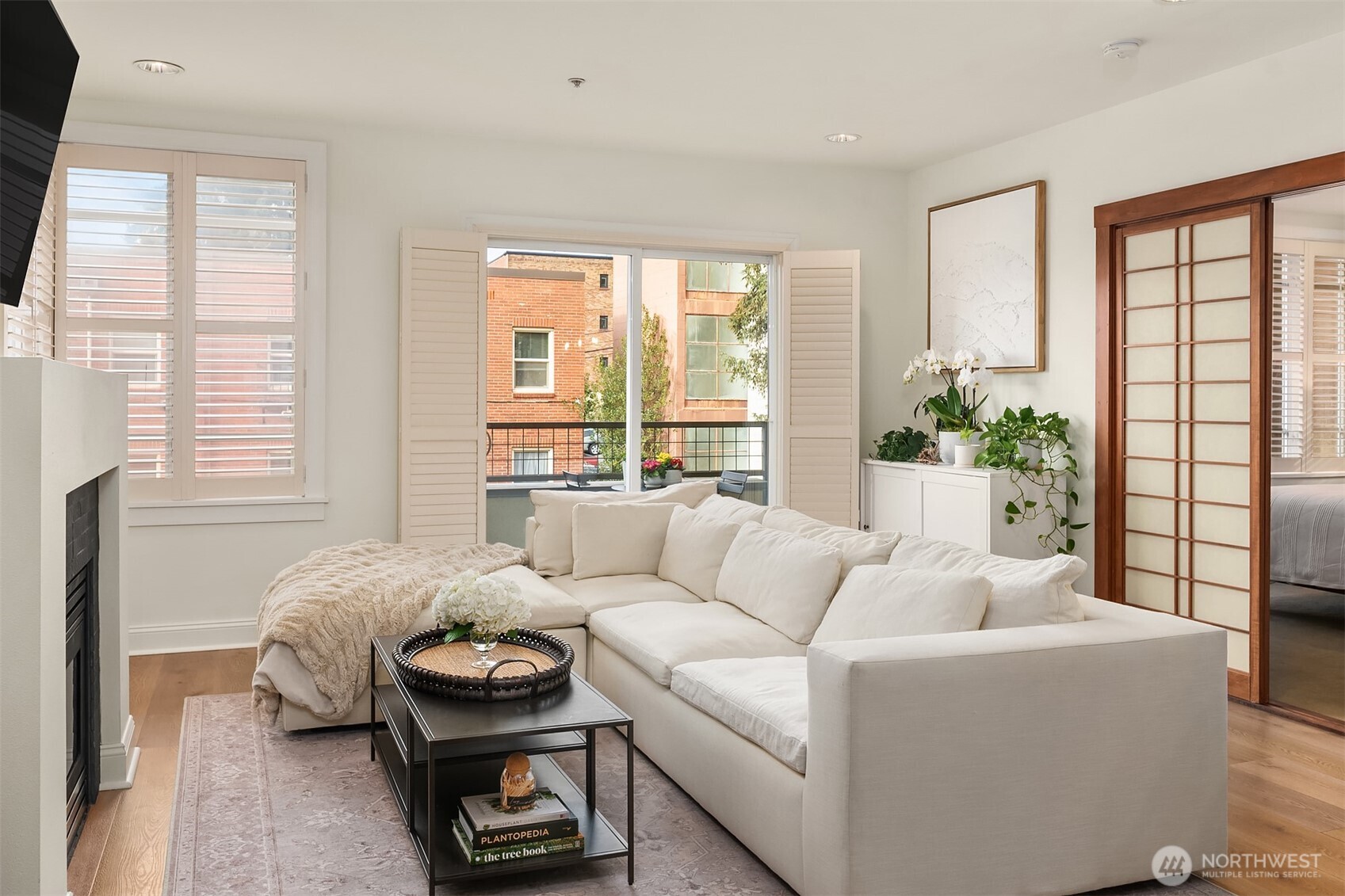 719 2nd Avenue W #202, Seattle, WA 98119