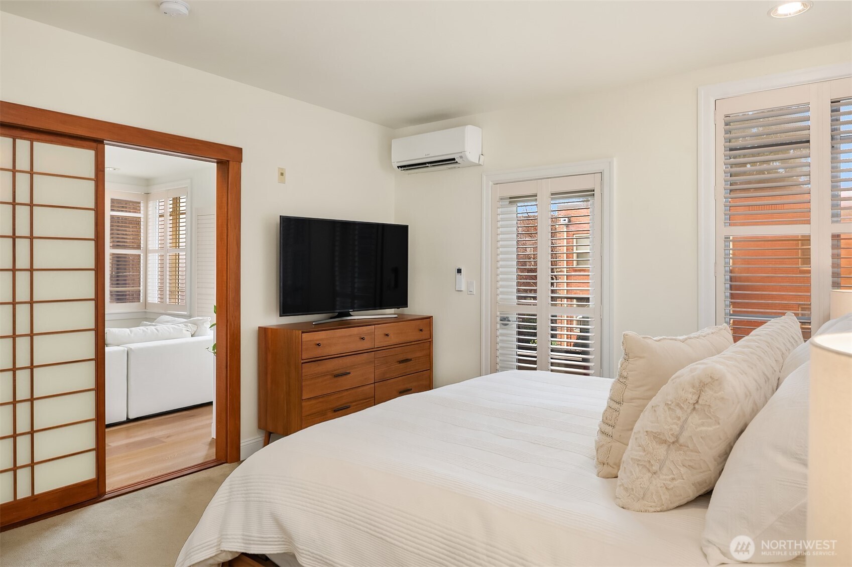 719 2nd Avenue W #202, Seattle, WA 98119