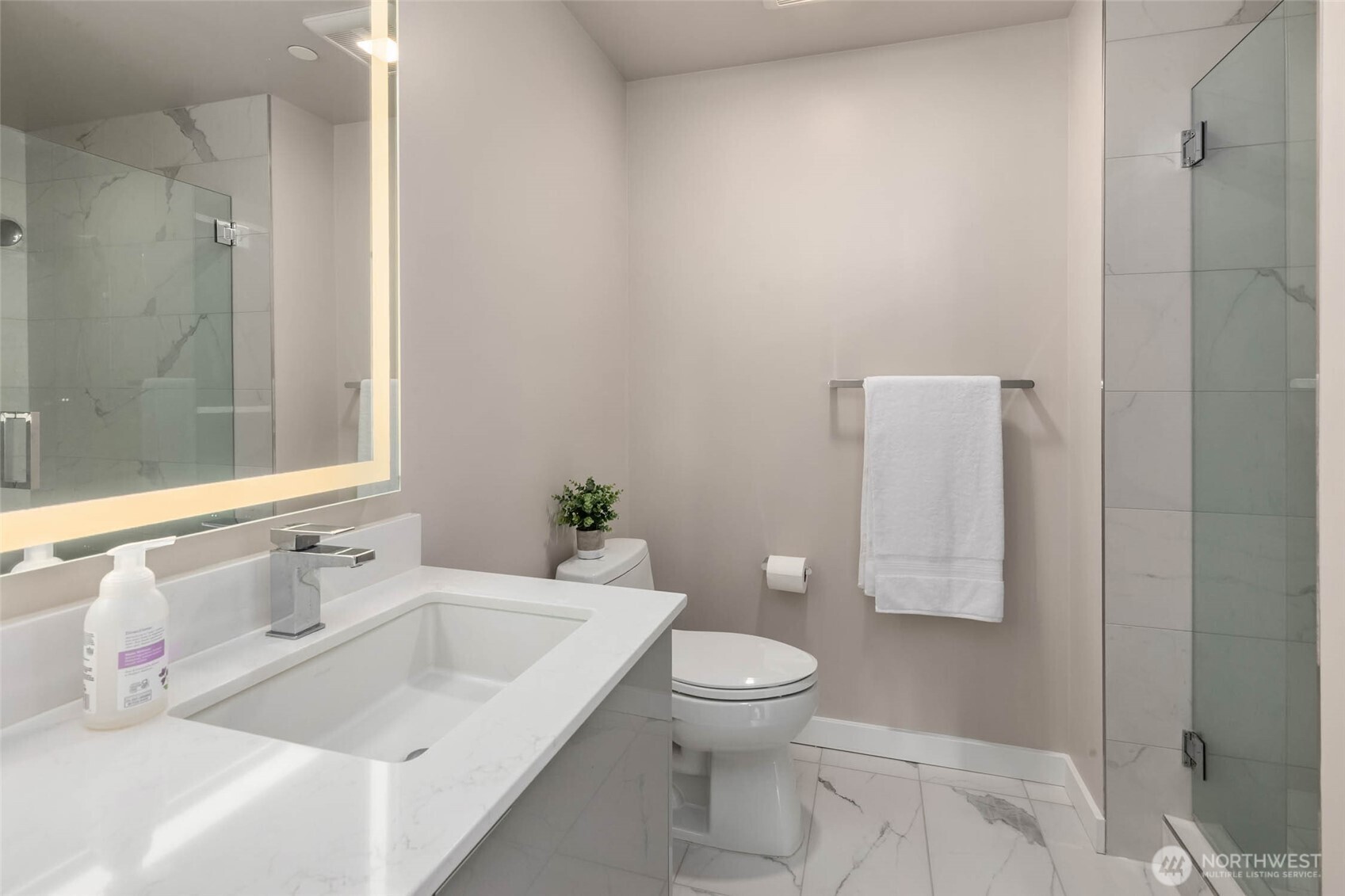 450 S Main St #806, Seattle, WA 98104