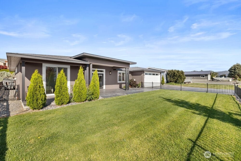 419 Edgewater Way SW, Mattawa, WA 99349