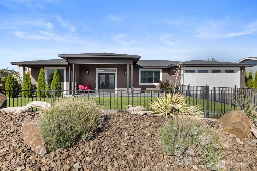 419 Edgewater Way SW, Mattawa, WA 99349