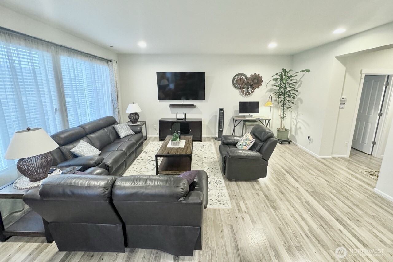 8120 175th Street Court E, Puyallup, WA 98375