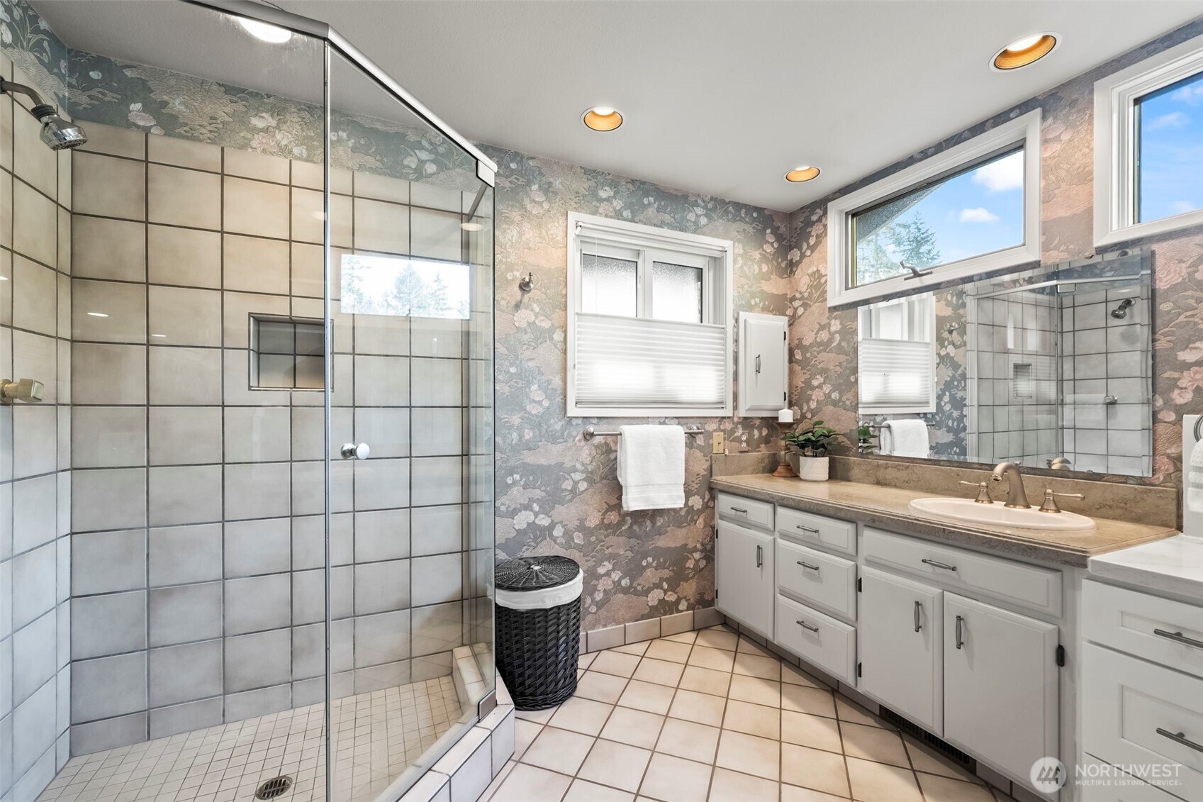 8902 Park Ridge Drive W, University Place, WA 98467