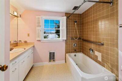 2425 Evergreen Point Road , Medina, WA 98039 - Photo 23