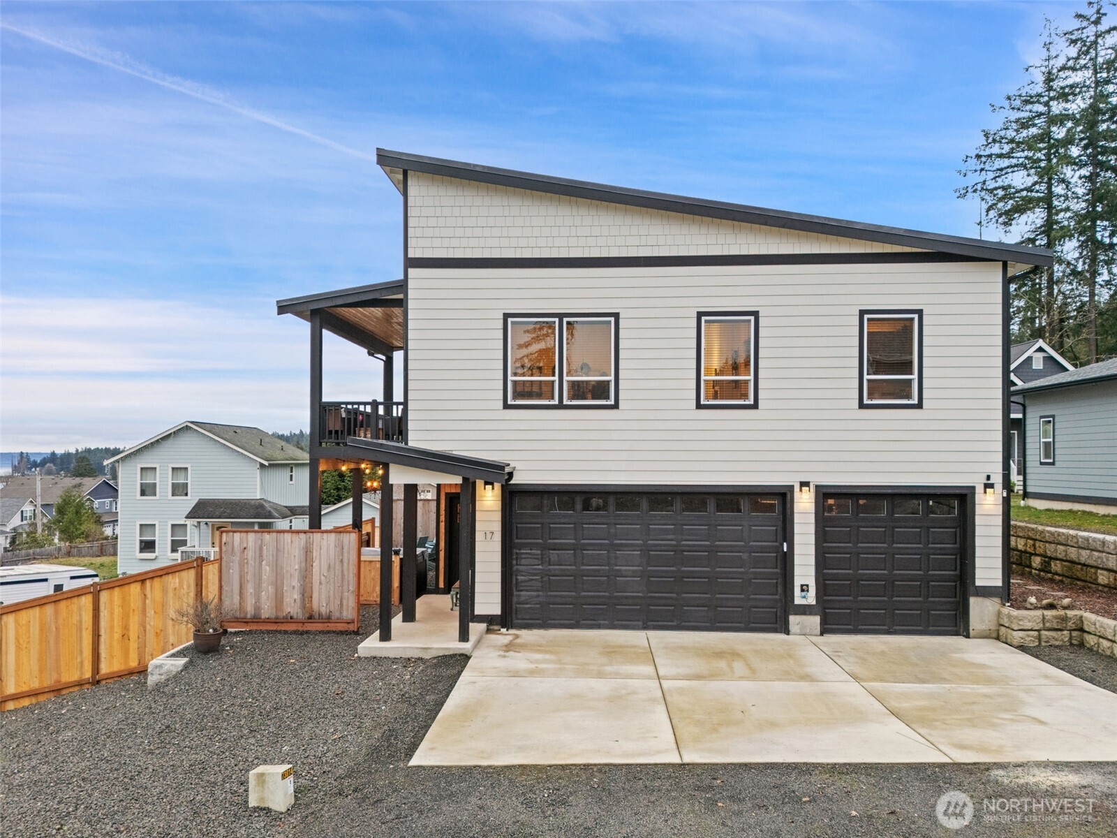 17 E Sellegren Road , Allyn, WA 98524