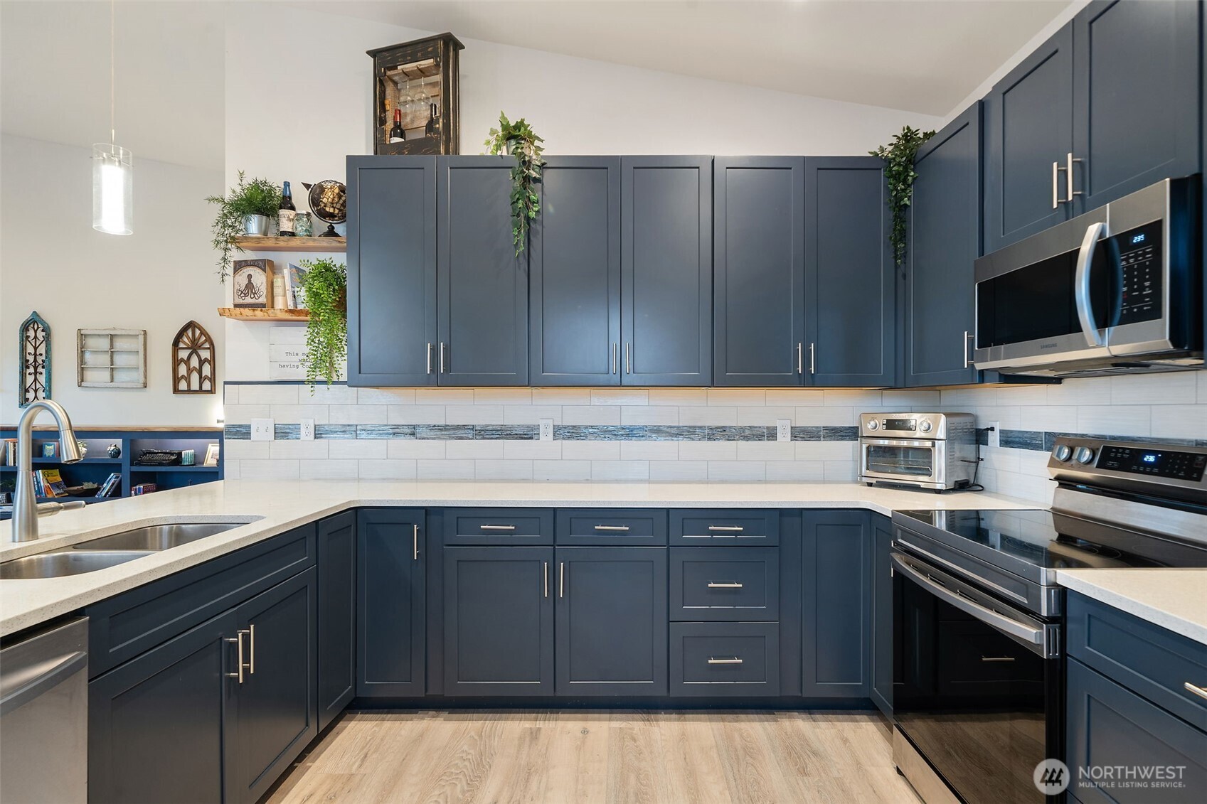 17 E Sellegren Road , Allyn, WA 98524