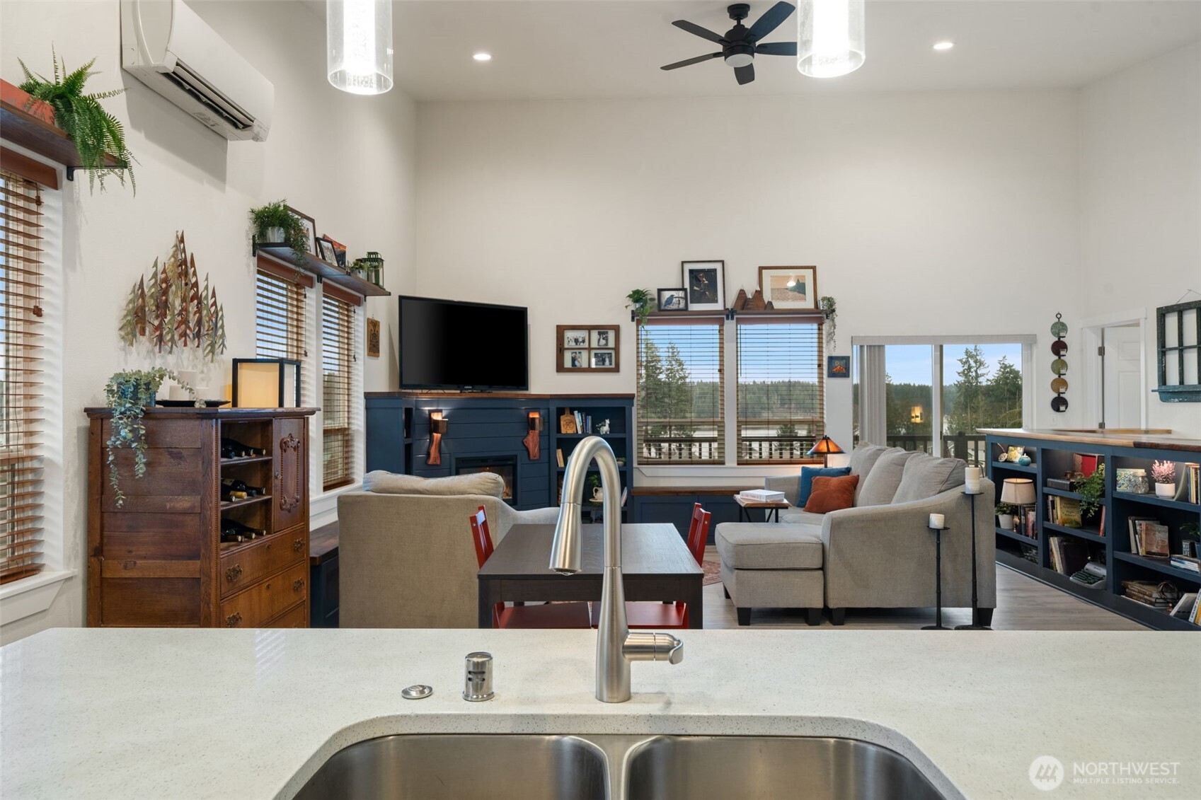 17 E Sellegren Road , Allyn, WA 98524