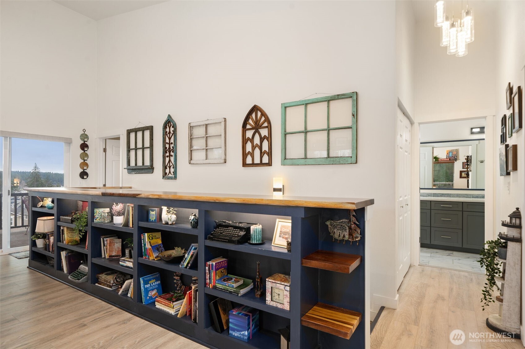 17 E Sellegren Road , Allyn, WA 98524