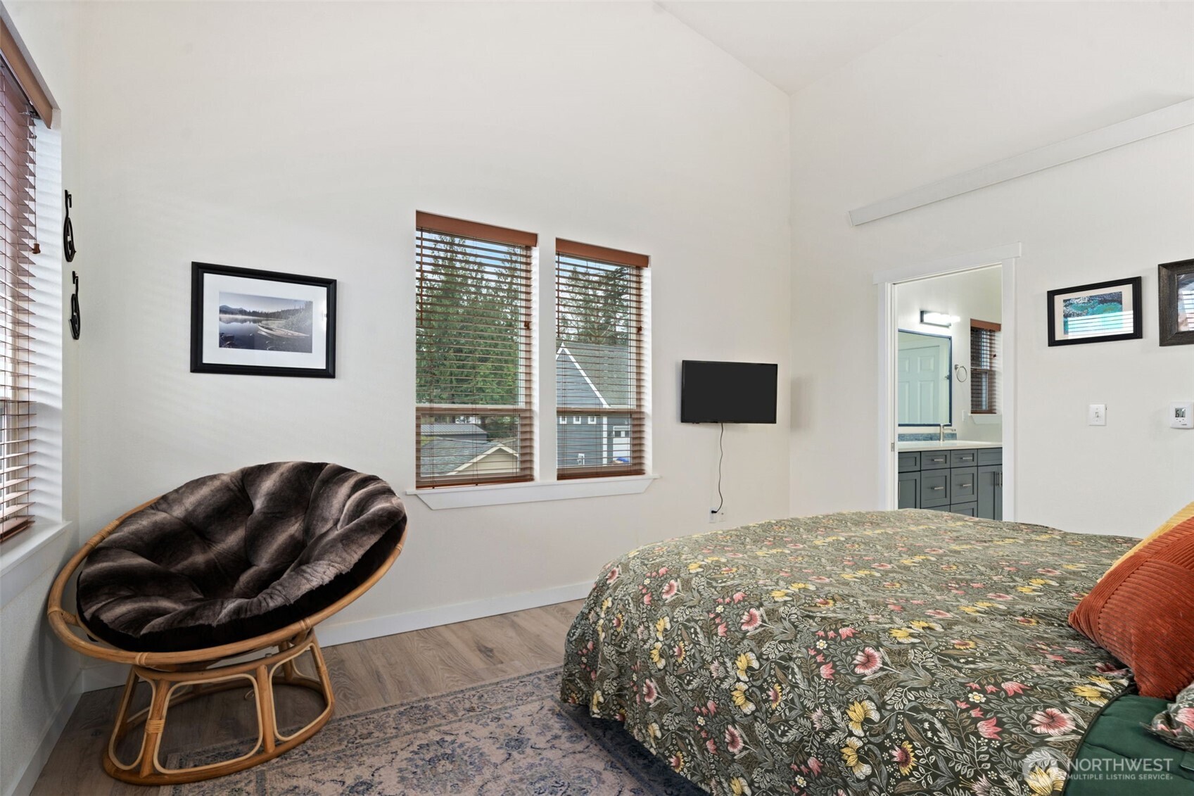 17 E Sellegren Road , Allyn, WA 98524