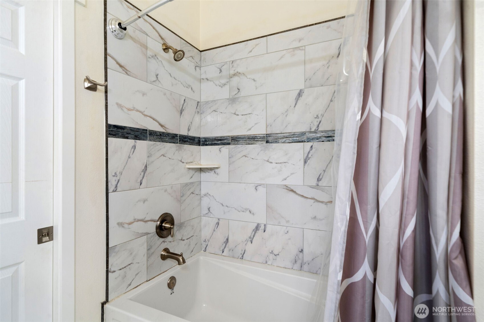 17 E Sellegren Road , Allyn, WA 98524