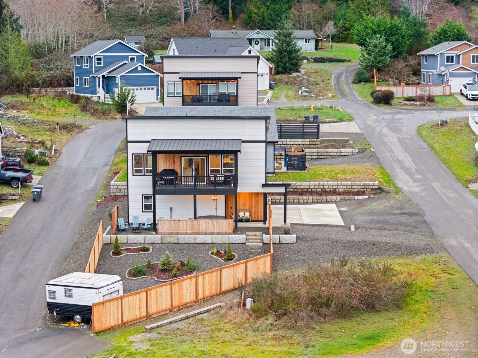 17 E Sellegren Road , Allyn, WA 98524