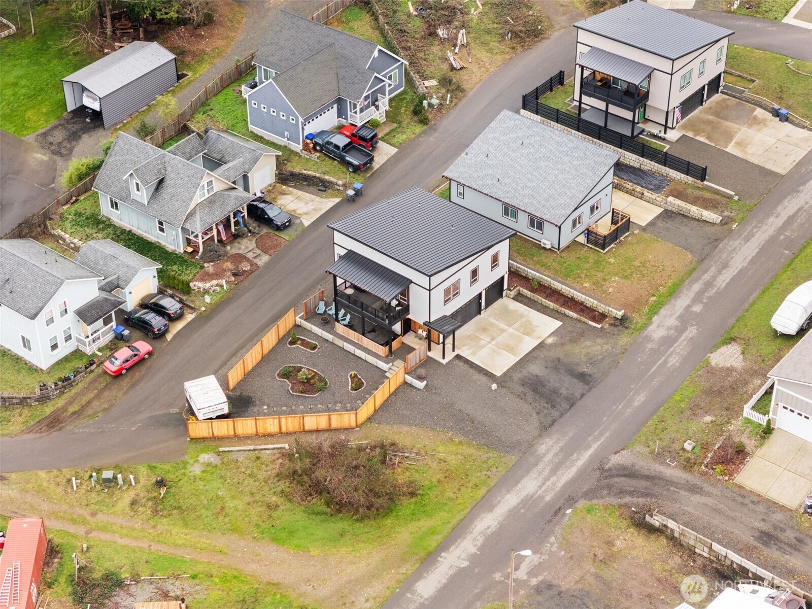 17 E Sellegren Road , Allyn, WA 98524