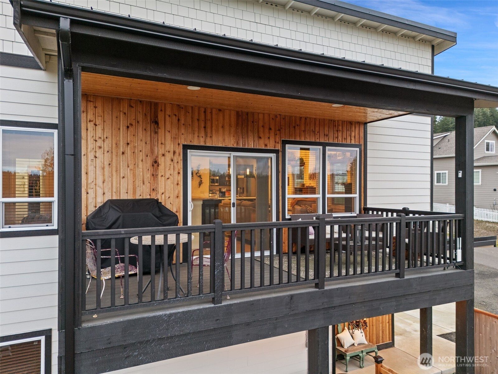 17 E Sellegren Road , Allyn, WA 98524