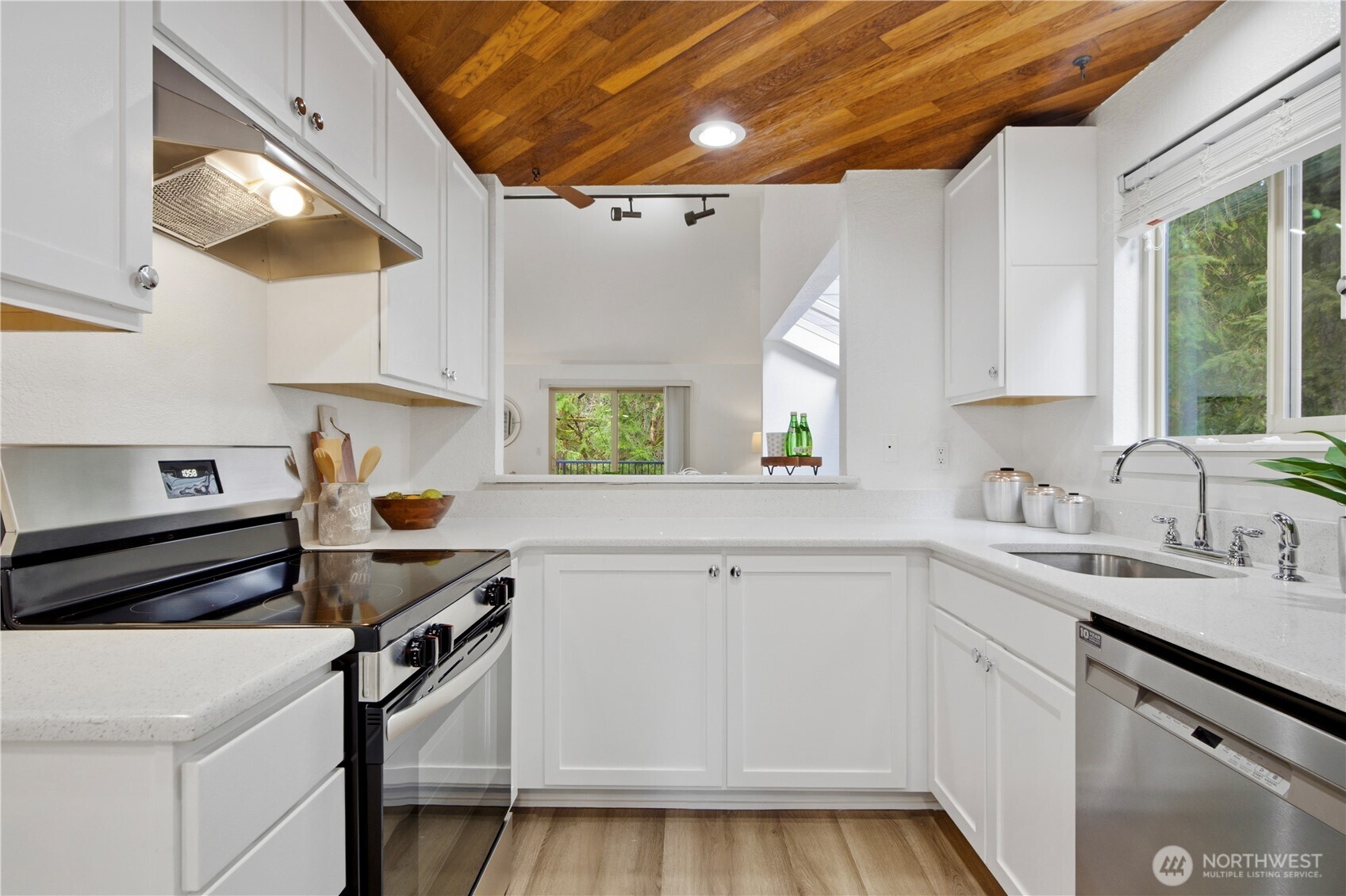 8111 146th Court NE #D, Redmond, WA 98052