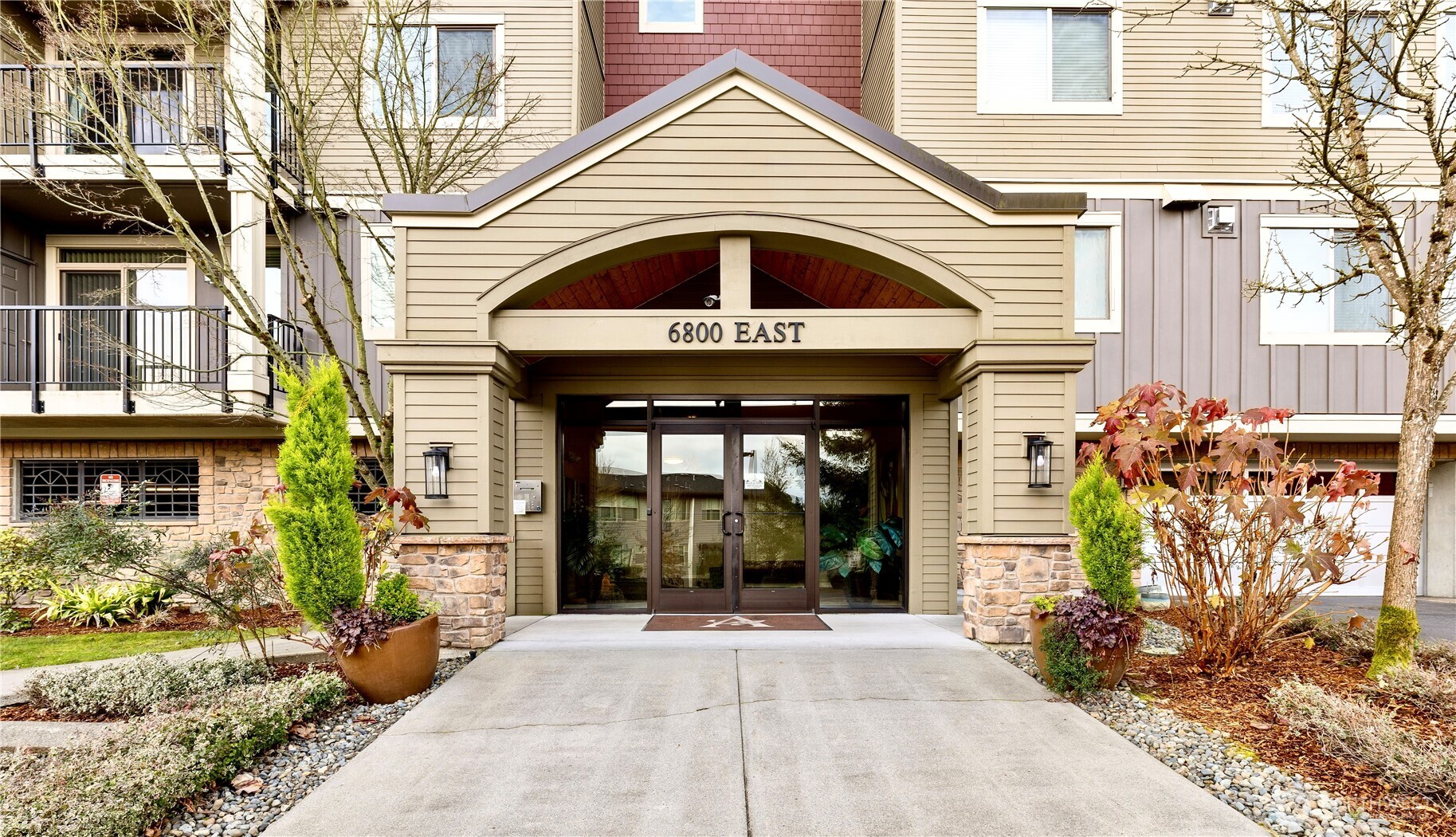 6800 132nd Place SE #E203, Newcastle, WA 98059