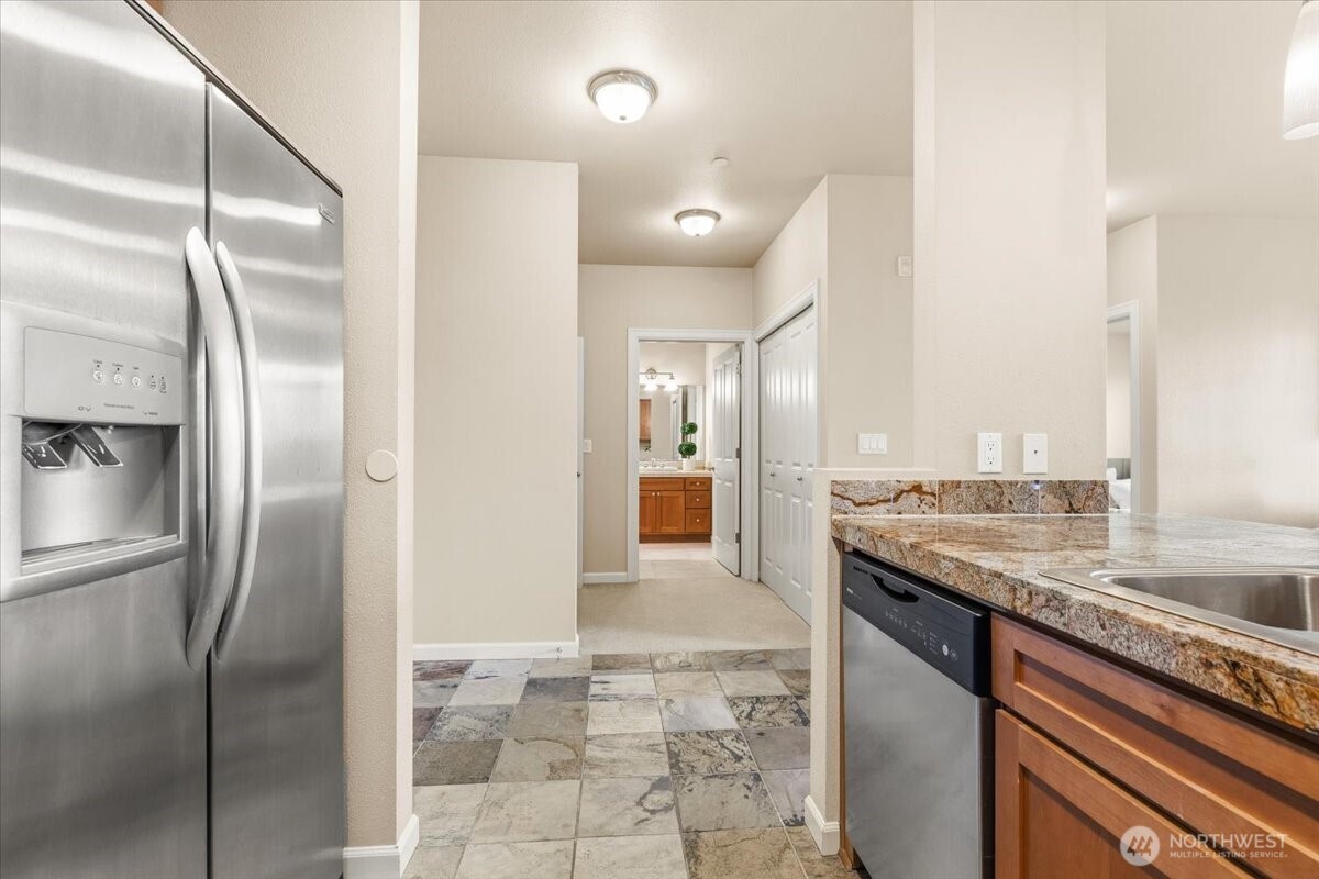 6800 132nd Place SE #E203, Newcastle, WA 98059