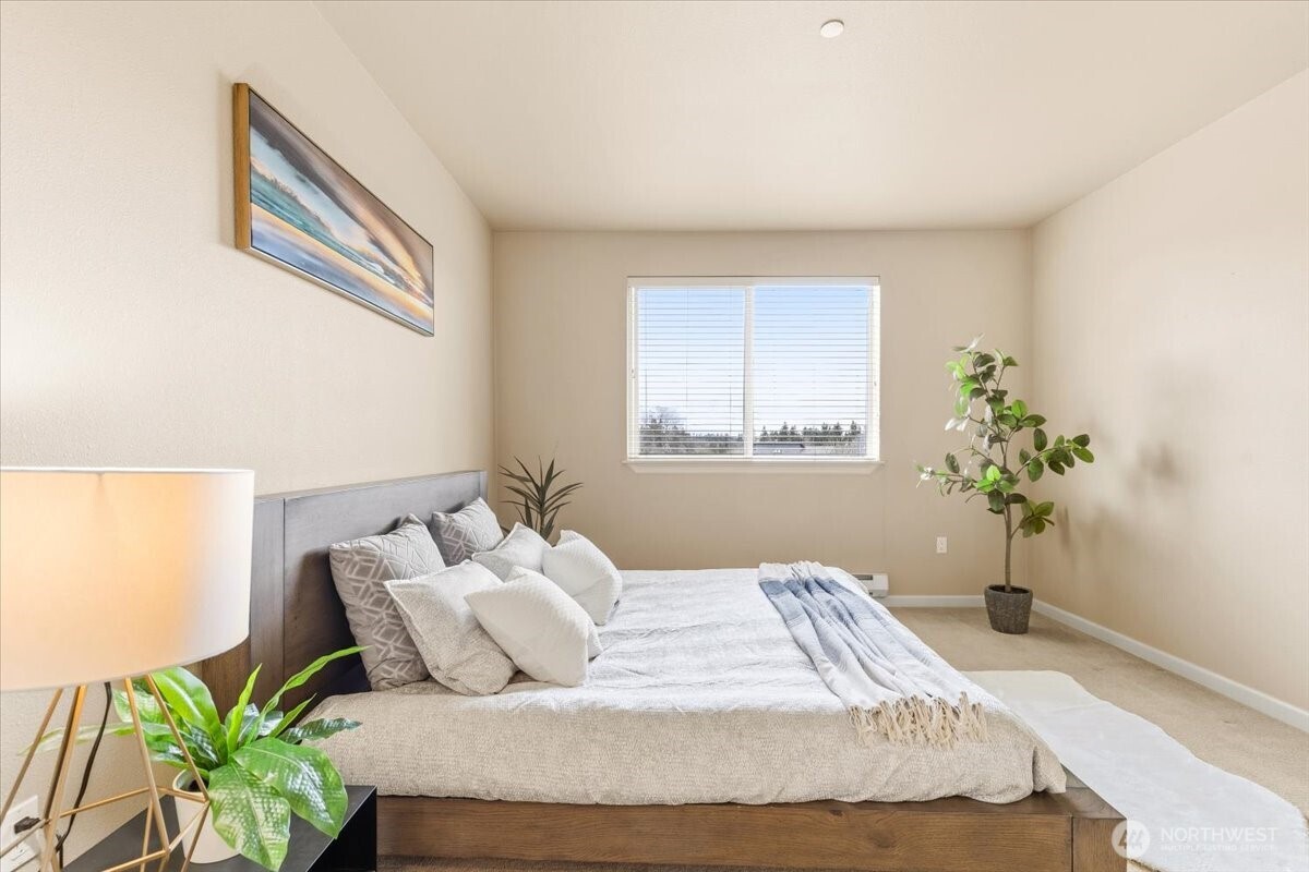 6800 132nd Place SE #E203, Newcastle, WA 98059