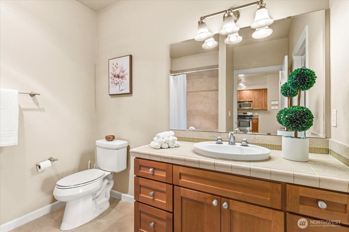 6800 132nd Place SE #E203, Newcastle, WA 98059