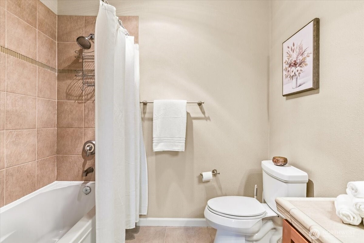 6800 132nd Place SE #E203, Newcastle, WA 98059