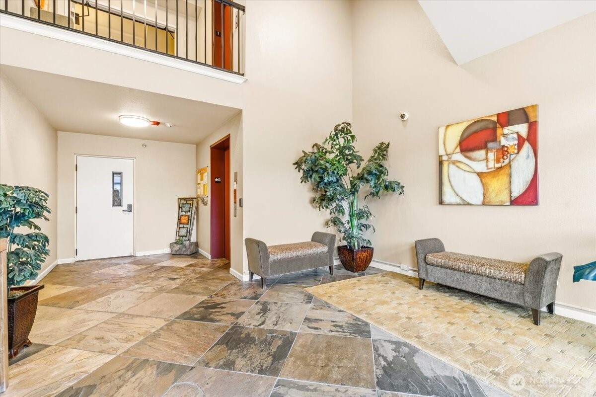 6800 132nd Place SE #E203, Newcastle, WA 98059