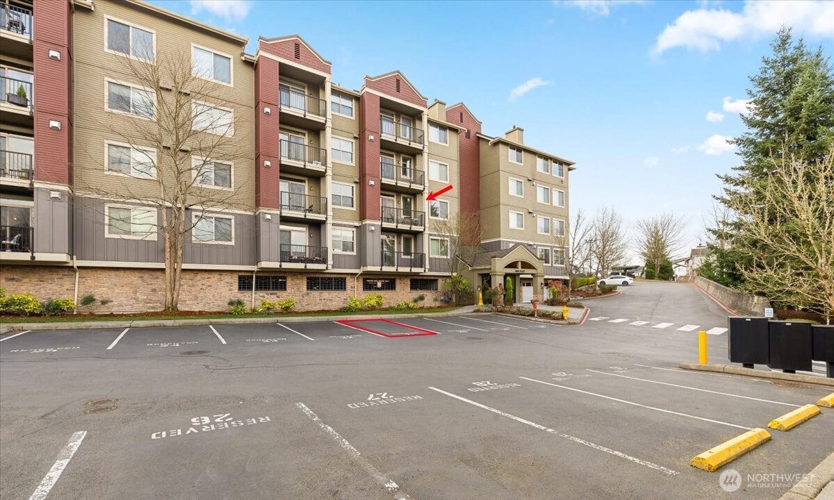 6800 132nd Place SE #E203, Newcastle, WA 98059