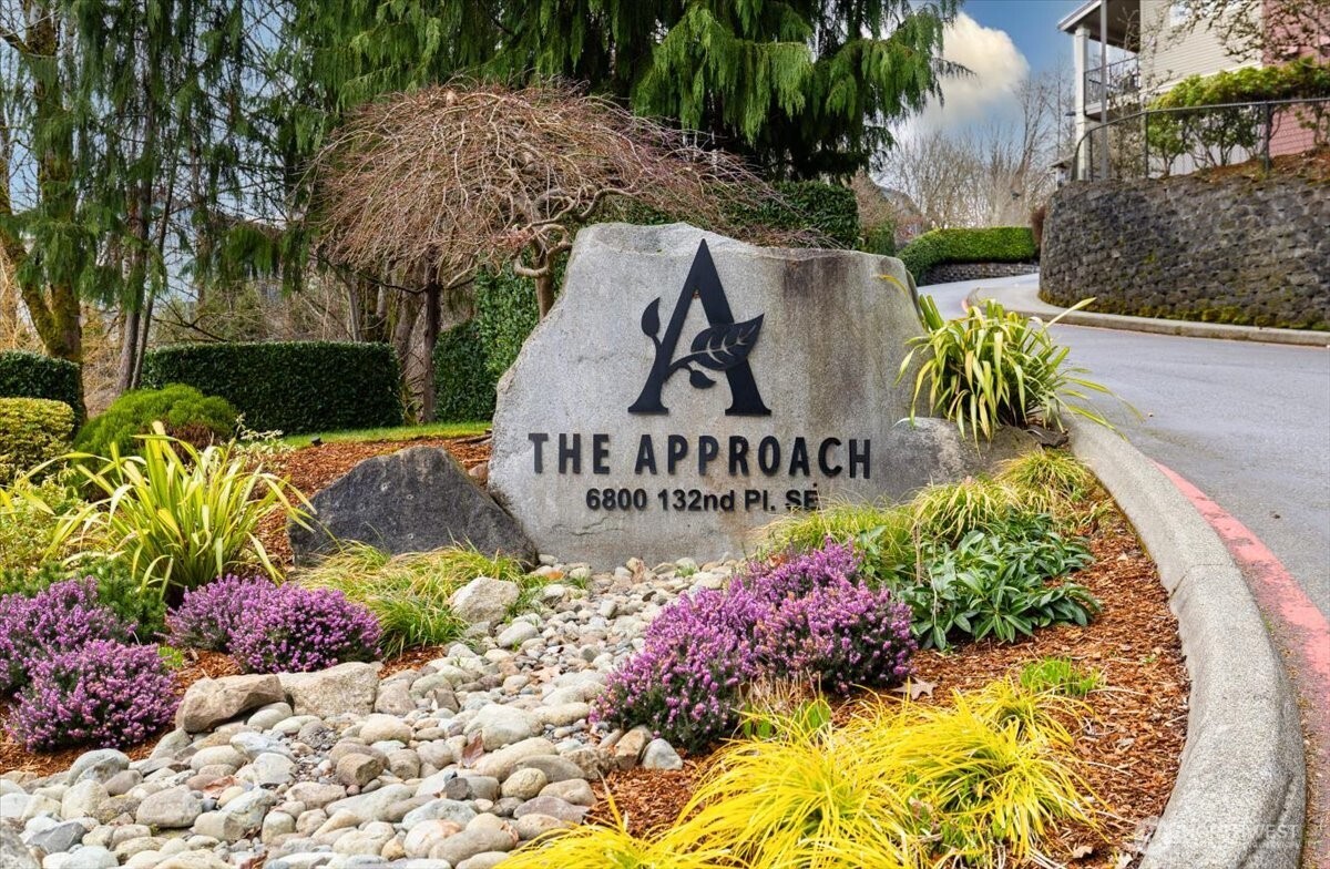 6800 132nd Place SE #E203, Newcastle, WA 98059