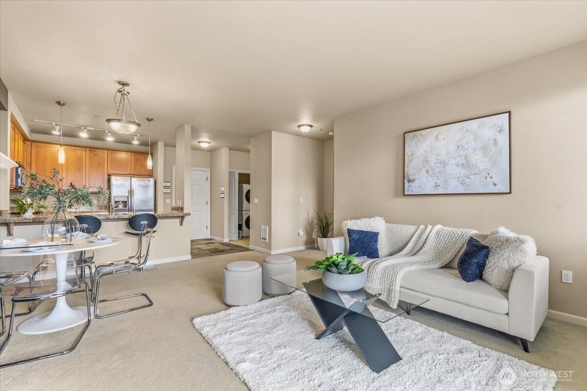 6800 132nd Place SE #E203, Newcastle, WA 98059