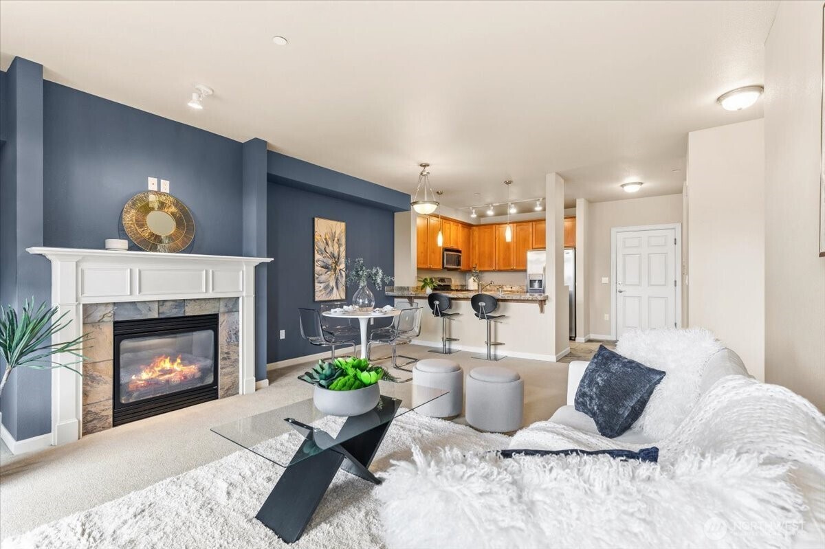 6800 132nd Place SE #E203, Newcastle, WA 98059