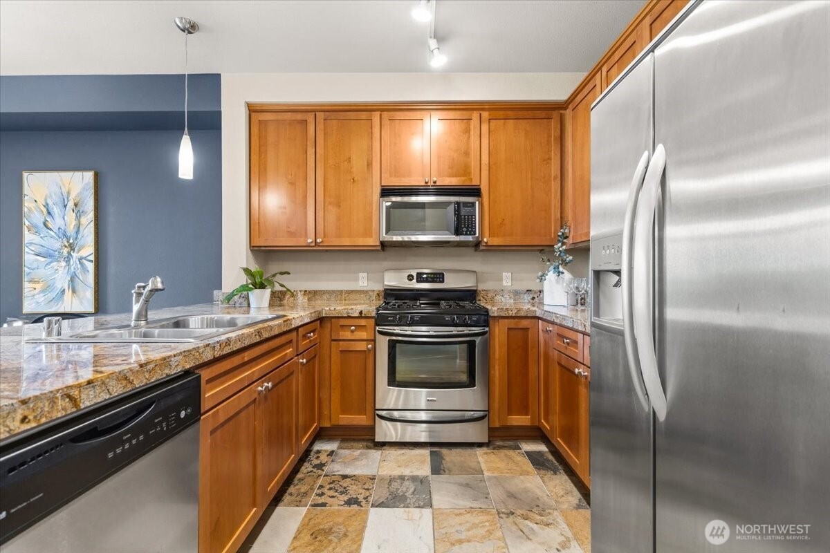 6800 132nd Place SE #E203, Newcastle, WA 98059