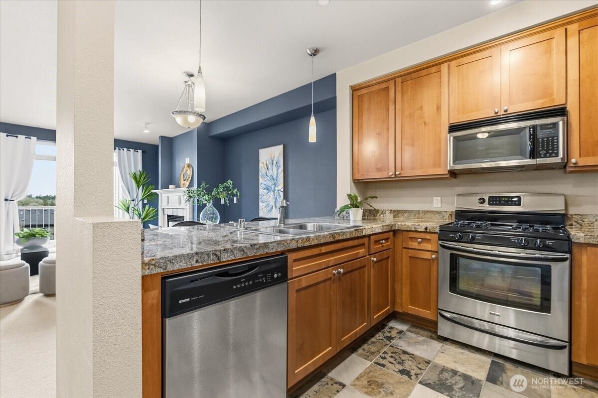 6800 132nd Place SE #E203, Newcastle, WA 98059