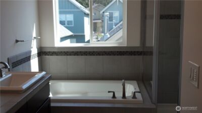 1644 NE 14th Place , Issaquah, WA 98029 - Photo 9