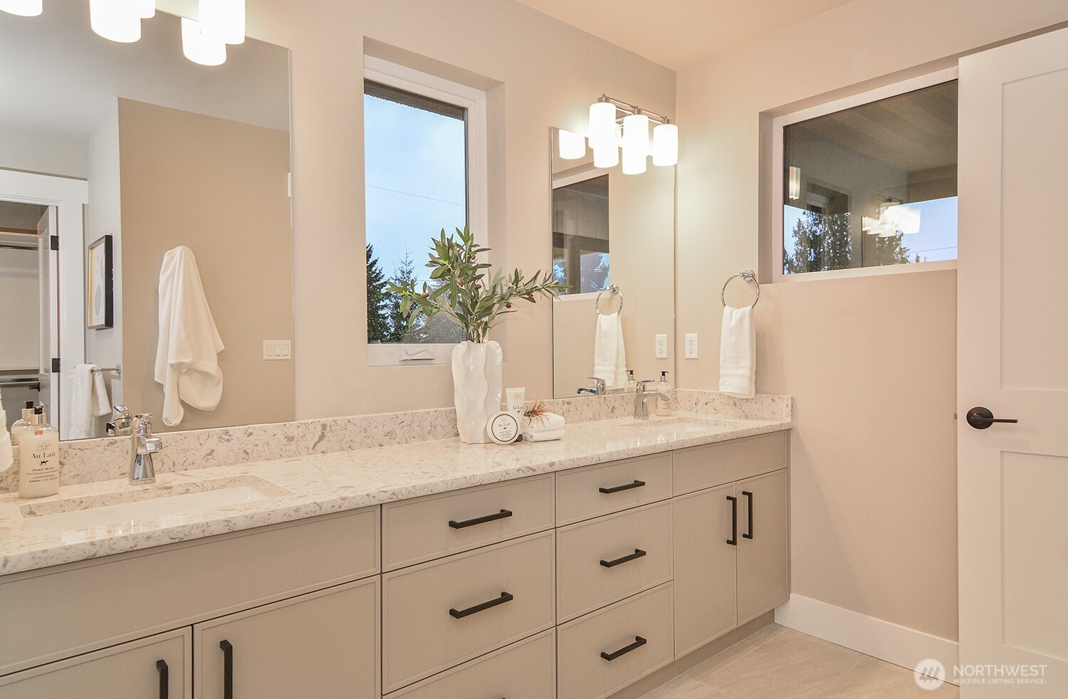 10202 44th Avenue SW, Seattle, WA 98146