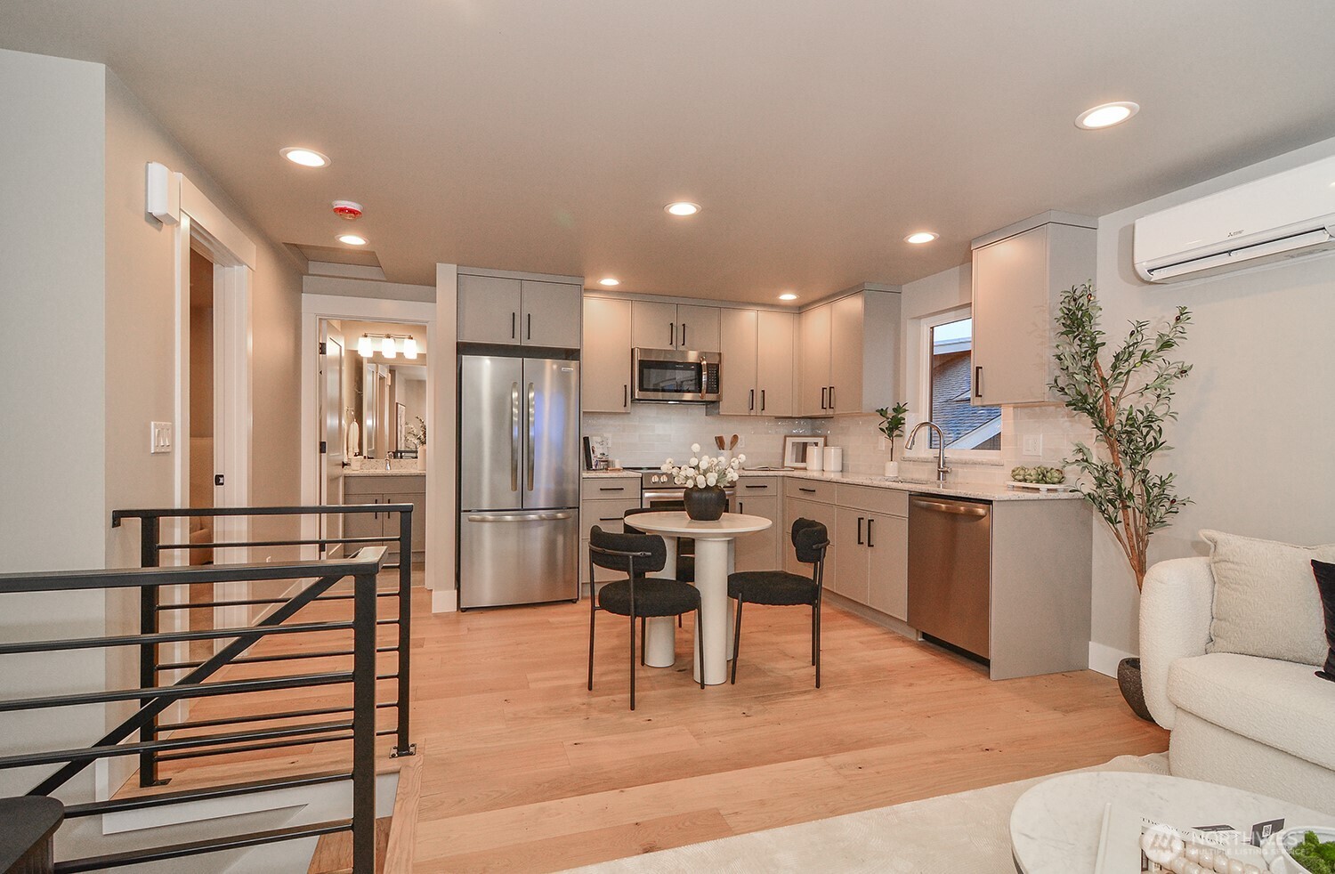 4319 SW 102nd Street , Seattle, WA 98146