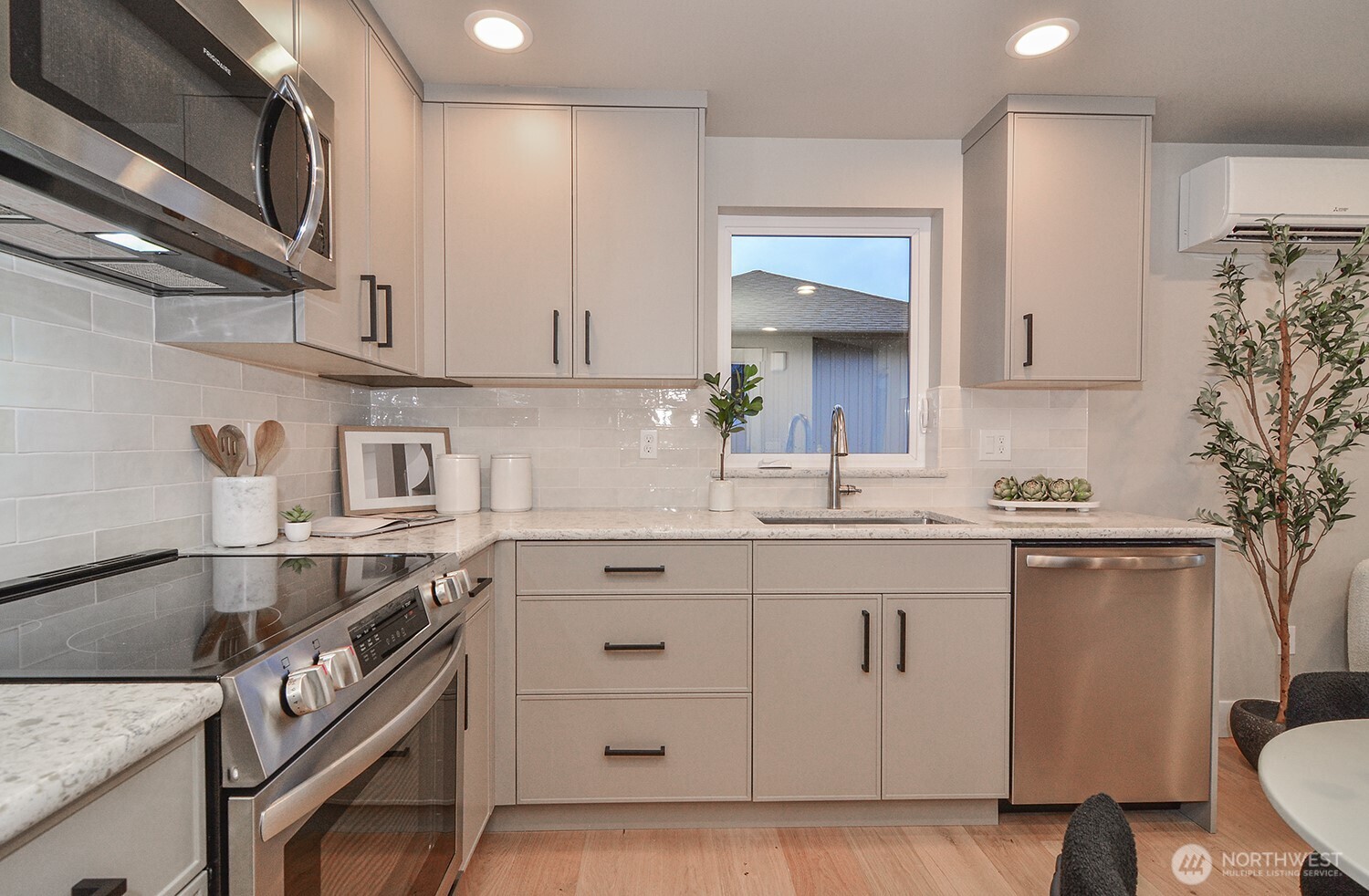 4319 SW 102nd Street , Seattle, WA 98146