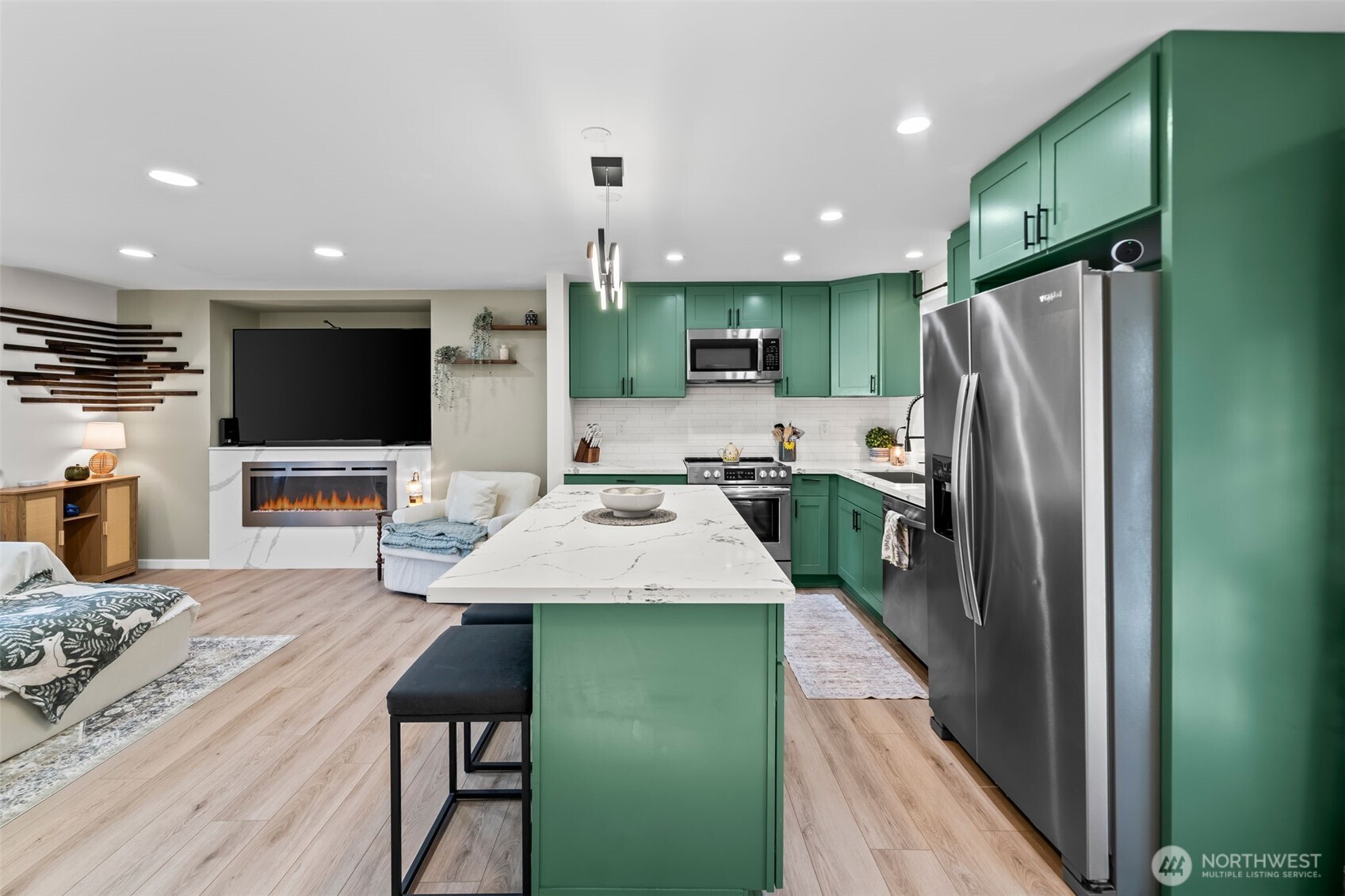 405 Falcon Court NE, Bremerton, WA 98311