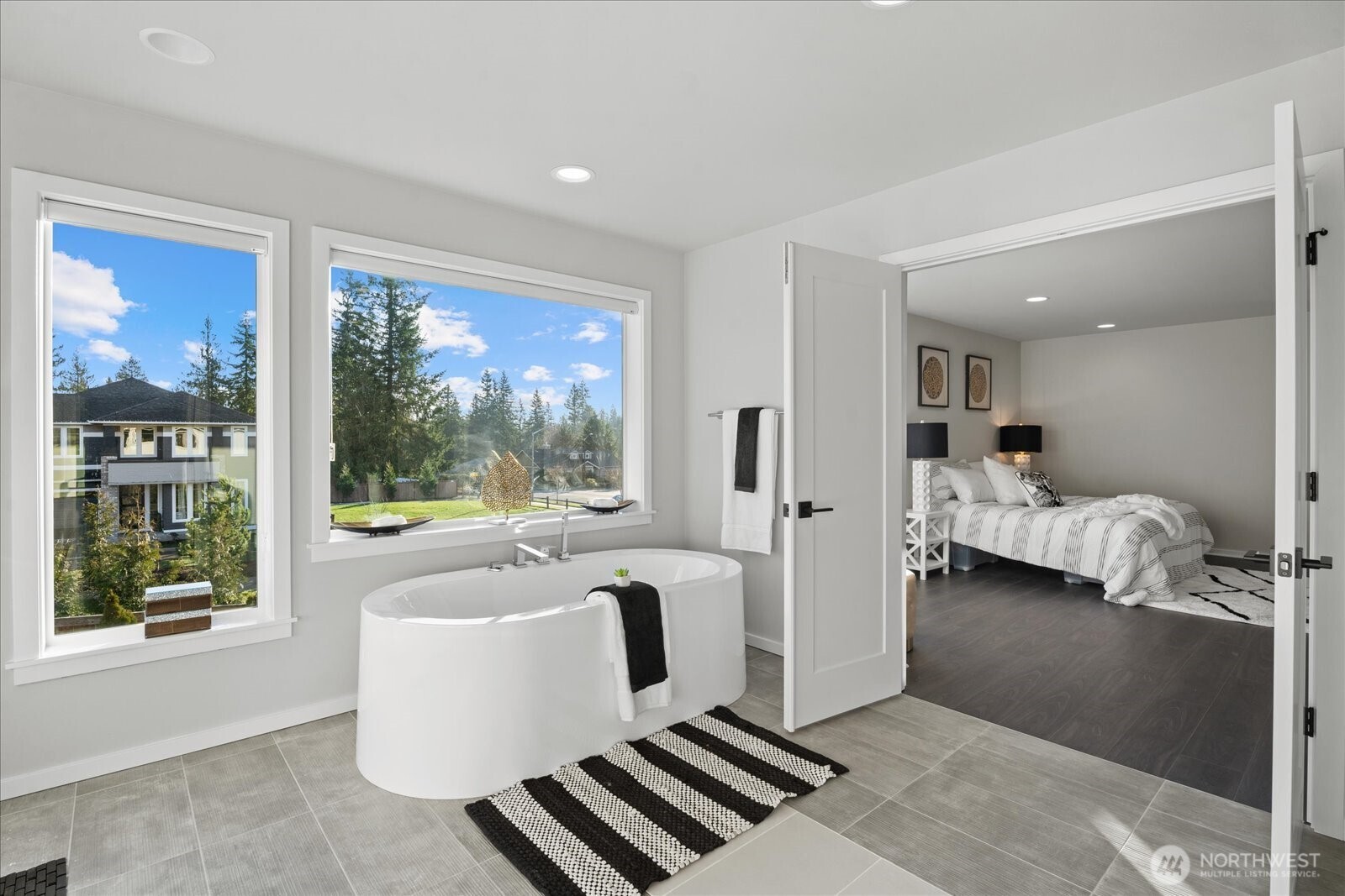 21713 SE 256th Place , Maple Valley, WA 98038